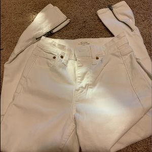 levi’s white high rise jeans